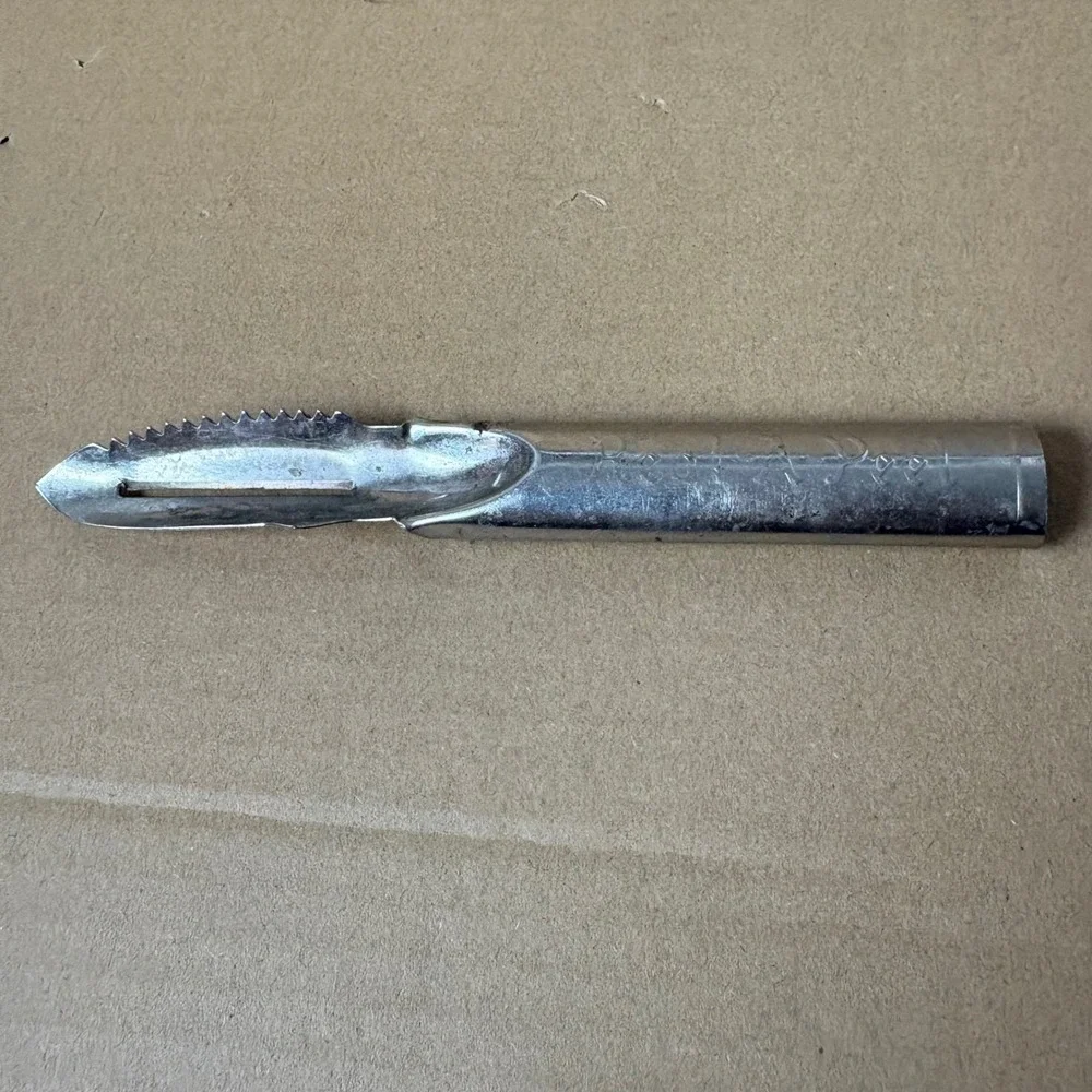 Real-A-Peel Grayline Housewares Inc Elgin Ill USA Peeler Serrated Edge Vintage